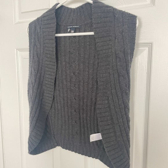 Banana Republic 100% Merino Wool Grey Vest - Picture 2 of 7
